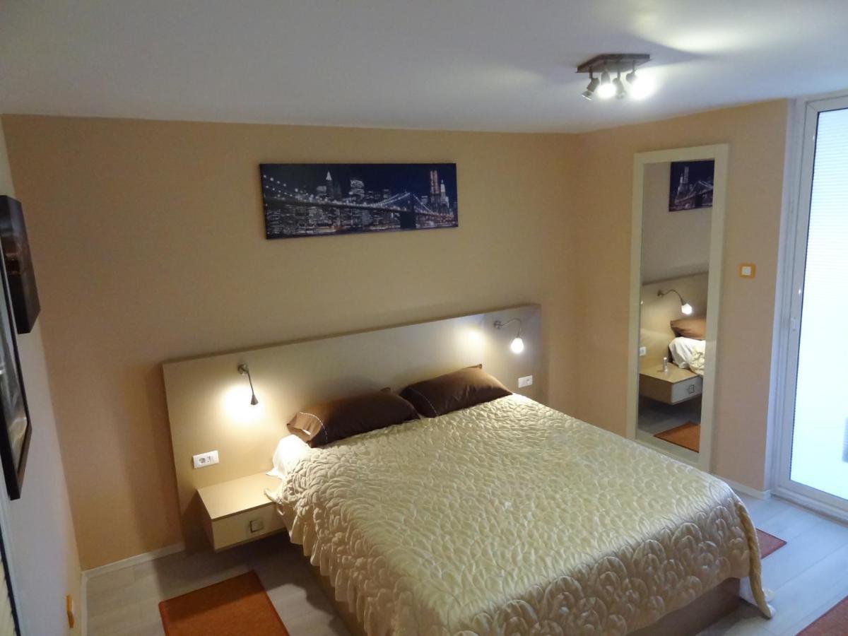 Lvc,Lac & Nyc Apartshotel Faleza Галац Екстер'єр фото