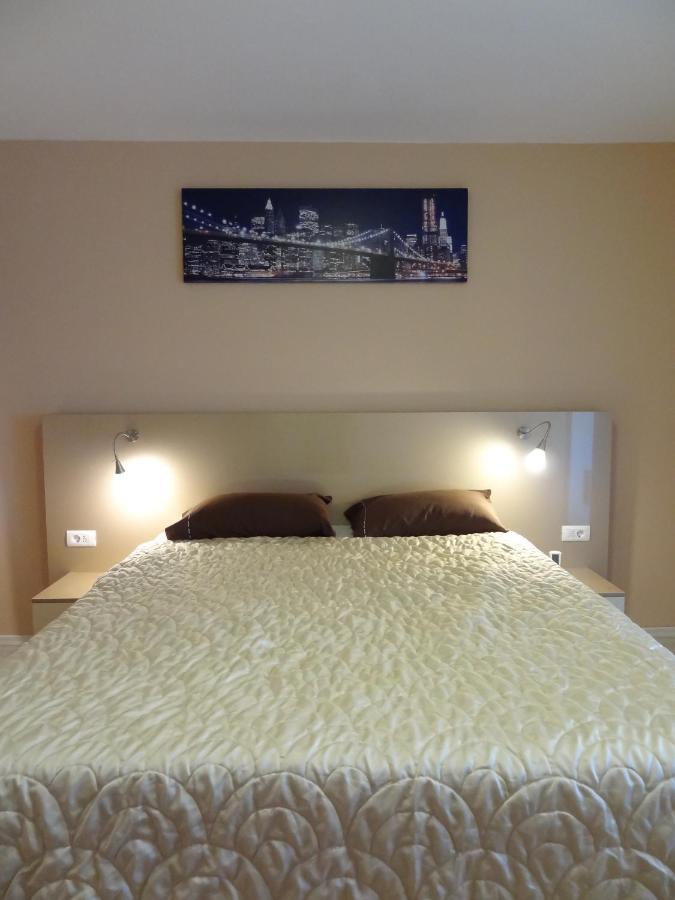 Lvc,Lac & Nyc Apartshotel Faleza Галац Екстер'єр фото