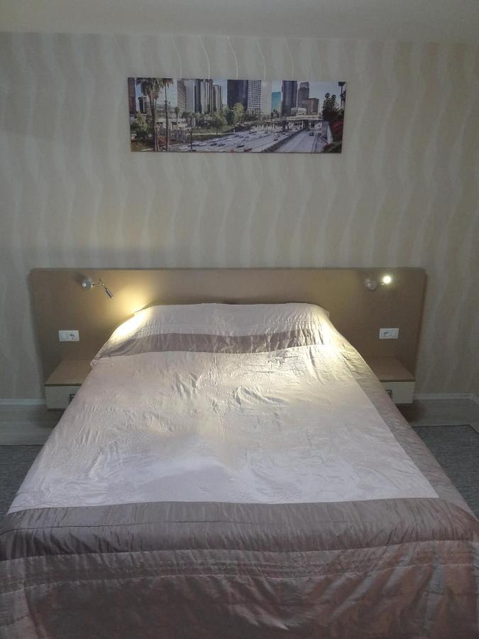 Lvc,Lac & Nyc Apartshotel Faleza Галац Екстер'єр фото