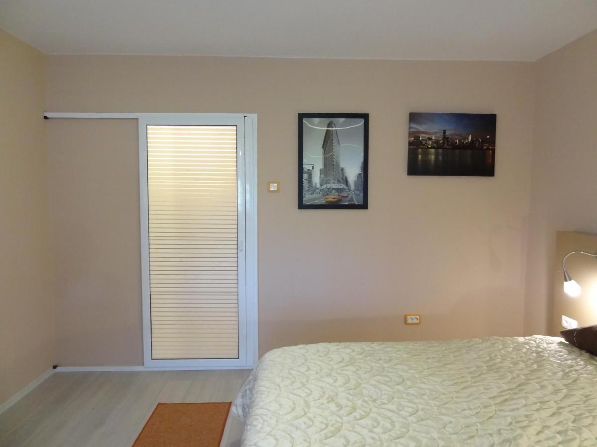 Lvc,Lac & Nyc Apartshotel Faleza Галац Екстер'єр фото