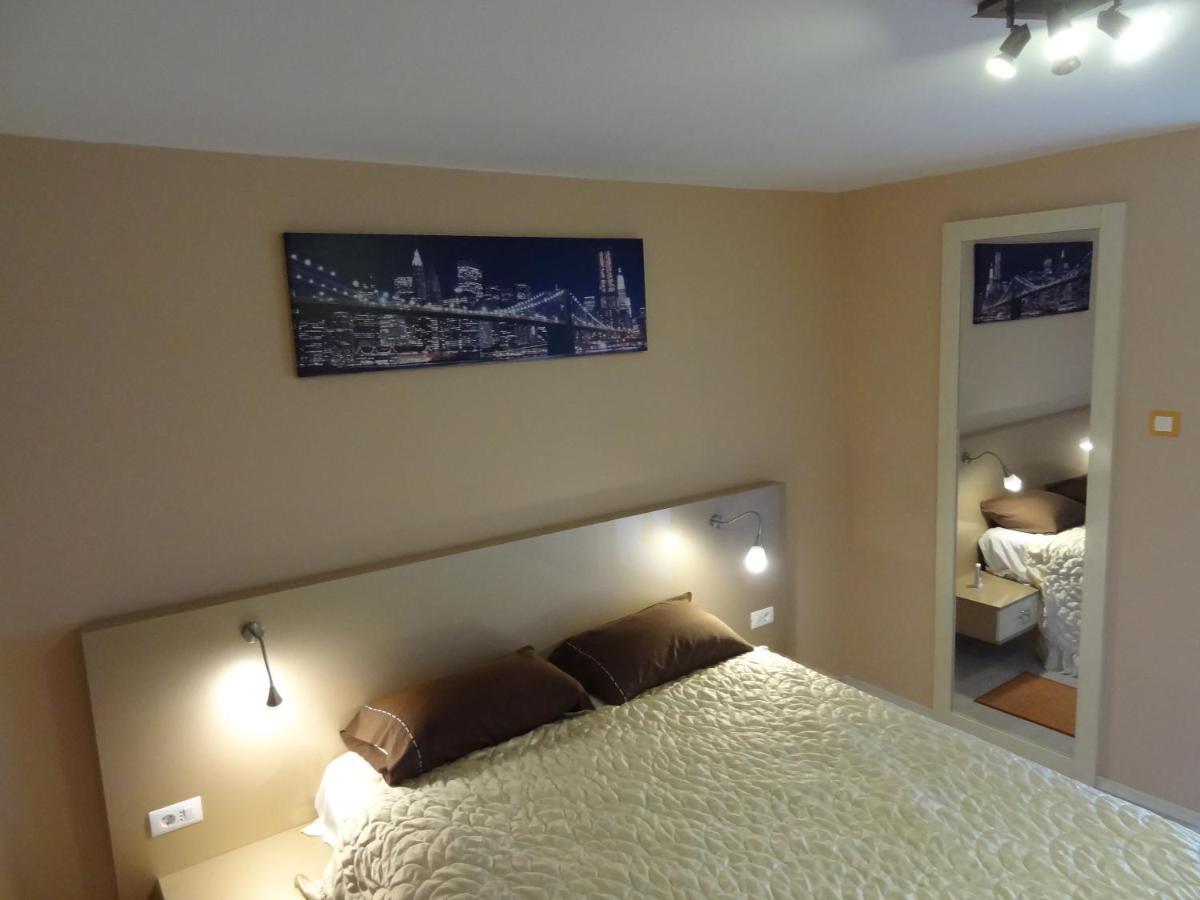 Lvc,Lac & Nyc Apartshotel Faleza Галац Екстер'єр фото
